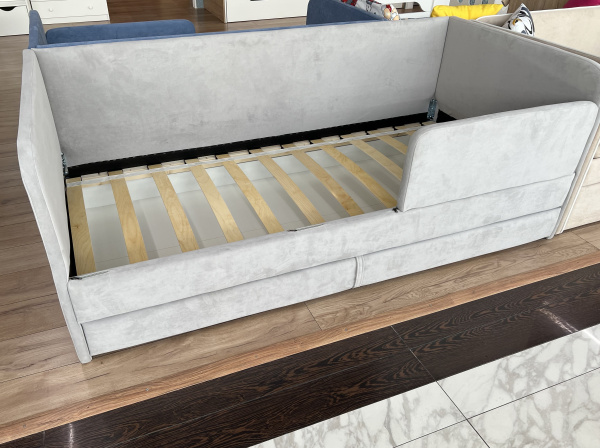 Мягкая кровать Nepos 90х200 (универсальный бортик) Велюр Тедди 314 (серый) от Династия Kids